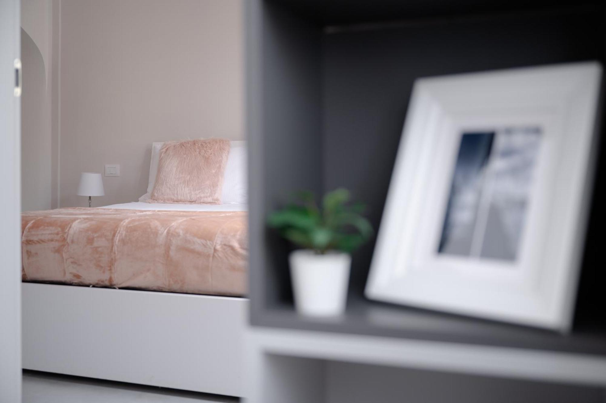 Via Ponte Alle Mosse, 19 - Florence Charming Apartments - A Chic, Newly Renovated Apartment Near Tram Leopolda, A Few Min From Downtown Exterior foto
